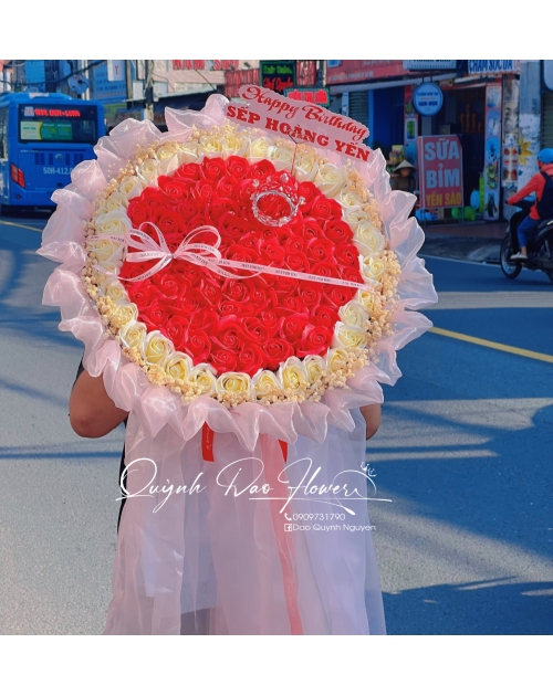 Bó hoa sáp tròn viền bi