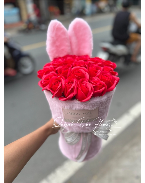 Bó hoa sáp đỏ tai thỏ