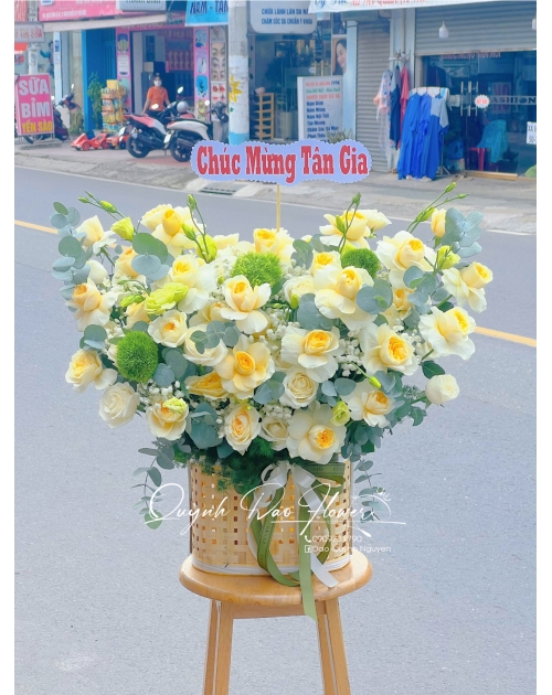 Giỏ hoa tone vàng xanh