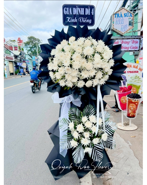Kệ viếng hoa cúc giấy đen 
