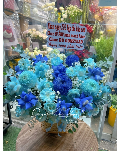 Giỏ hoa xanh dương đẹp 