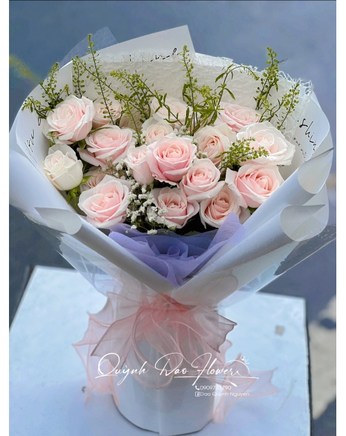 Bó hoa hồng kem nhẹ nhàng tặng bạn gái 