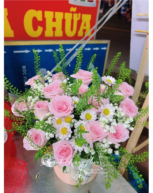 Giỏ hoa nhỏ để bàn làm việc 