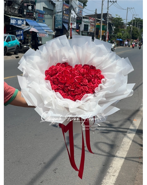 Bó hoa sáp trái tim 50 bông mix giấy trắng 