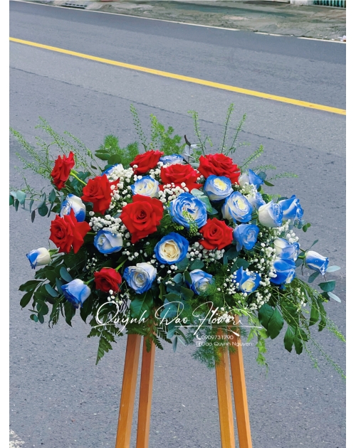 Bát hoa để bục phát biểu xanh dương 
