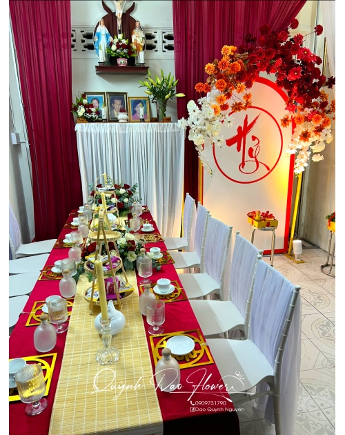 Gia tiên tone đỏ trắng