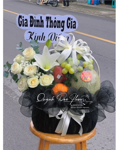 Giỏ trái cây viếng kèm hoa thủ Đức 