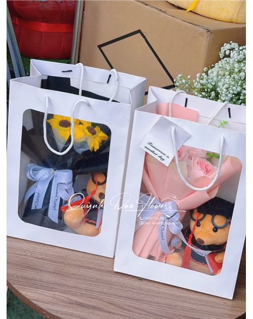 Hộp hoa tốt nghiệp kèm gấu 