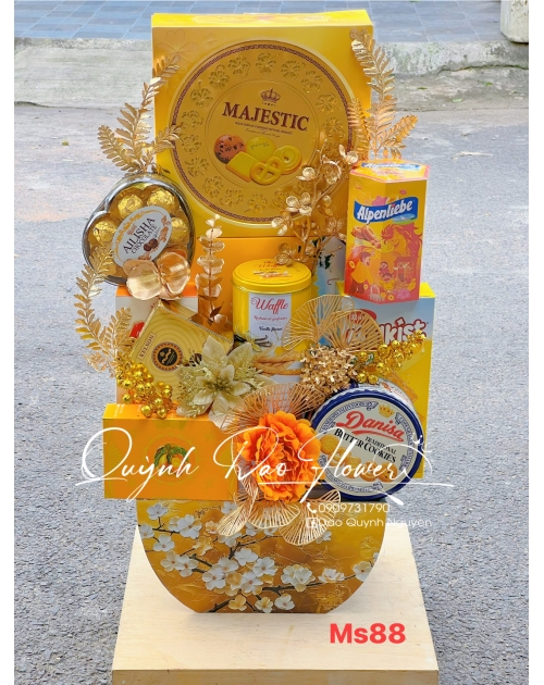 Giỏ quà Tết tone vàng 2026