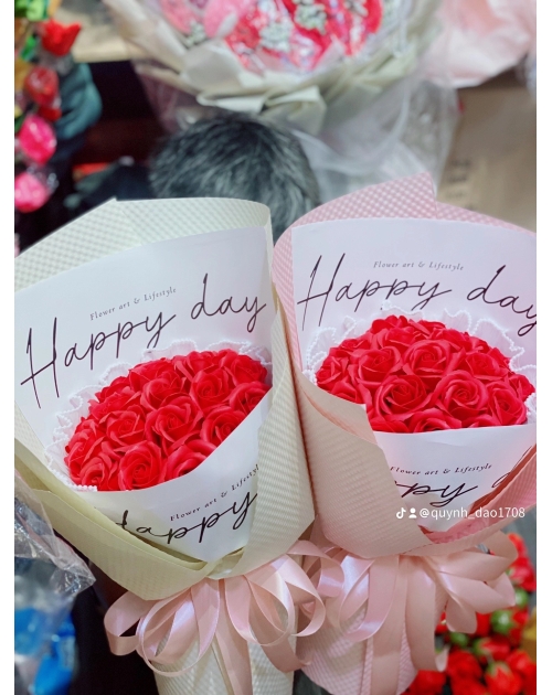 Bó hoa đỏ đơn giản dành tặng bạn gái