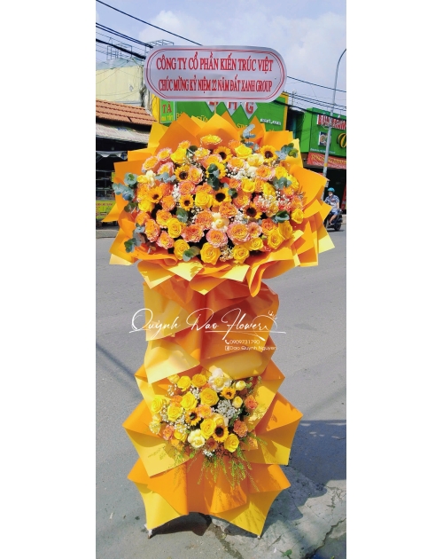 Kệ hoa chúc mừng tone vàng 