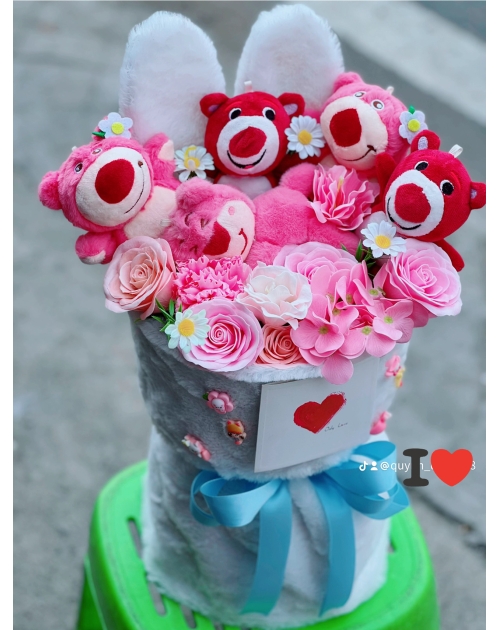 Bó hoa full gấu dâu tai thỏ dễ thương 