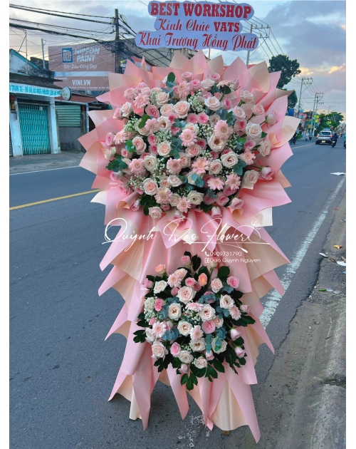 Kệ khai trương màu hồng quận 12