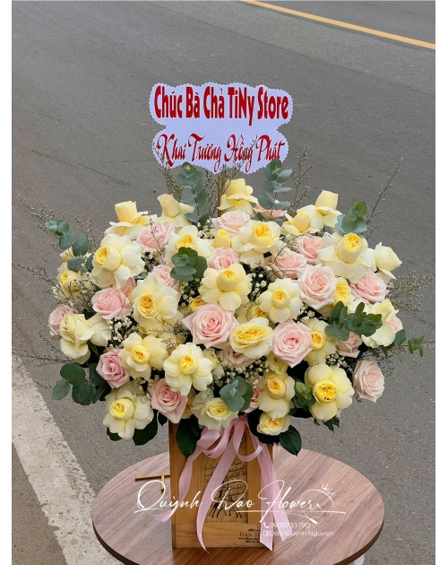 Giỏ hoa tone vàng tặng sếp nữ