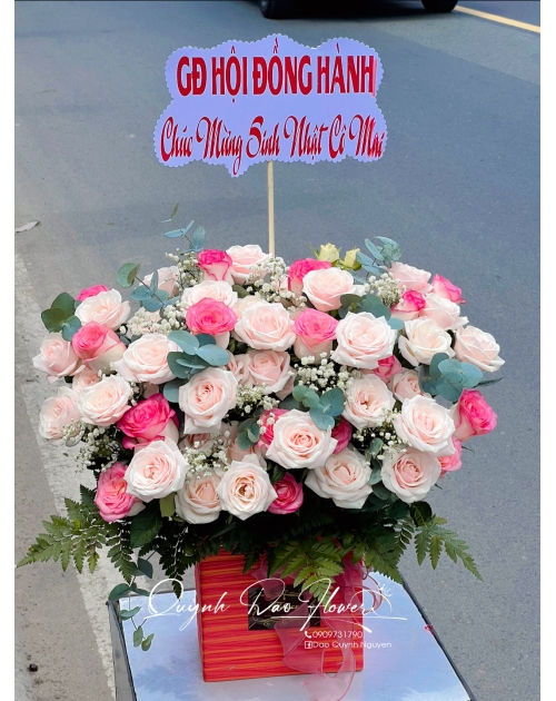 Giỏ hoa hồng nhỏ xinh tặng sinh nhật  cô