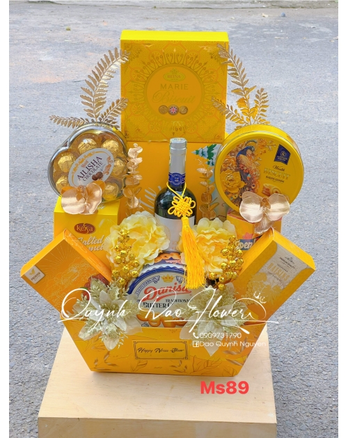 Giỏ quà Tết tone vàng 2026