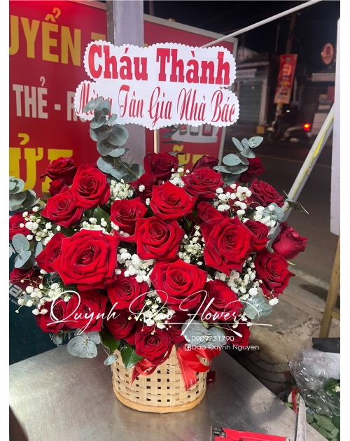 Giỏ hoa đỏ nhung