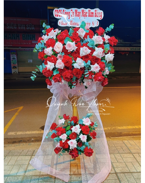 Kệ khai trương thủ Đức hiện đại 