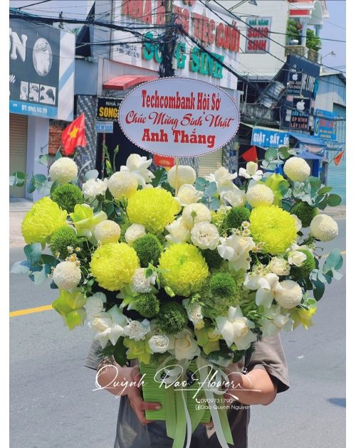 Giỏ hoa cúc mẫu đơn xanh lá