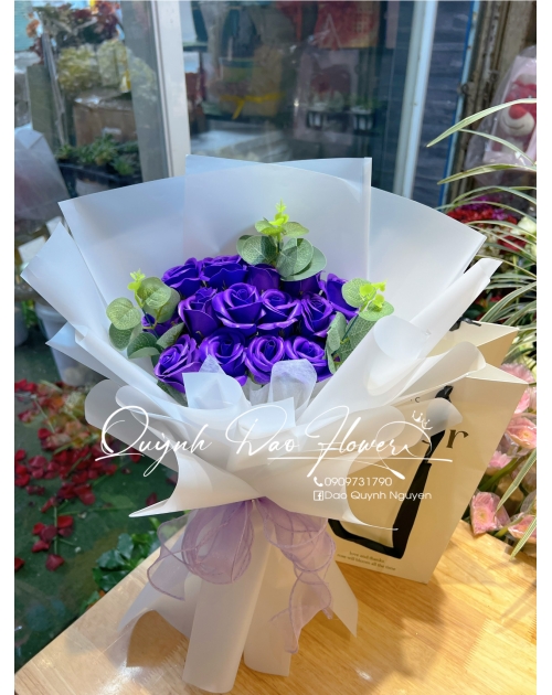Bó hoa sáp tím