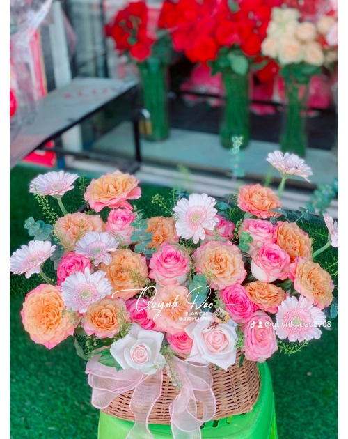 Giỏ hoa màu cam giá rẻ đẹp tại Sài Gòn