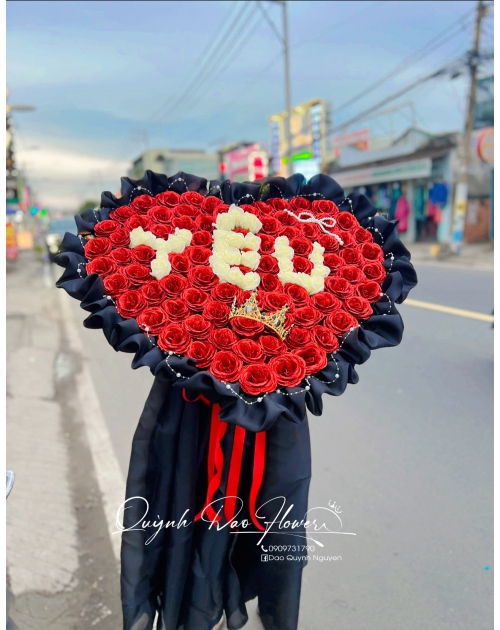Bó hoa trái tim chữ yêu 
