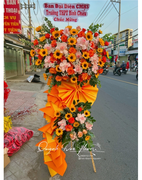 Kệ hoa chúc mừng màu cam