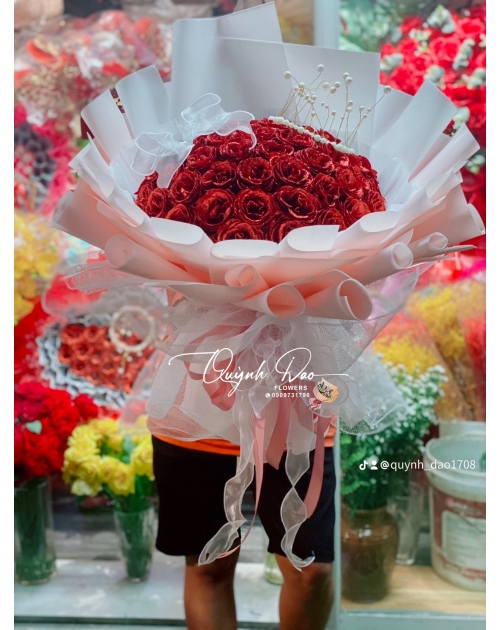 Bó hoa màu đỏ khổng lồ sang trọng 