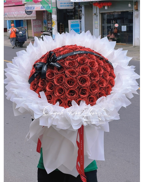 Bó hoa sáp nhũ màu đỏ khổng lồ