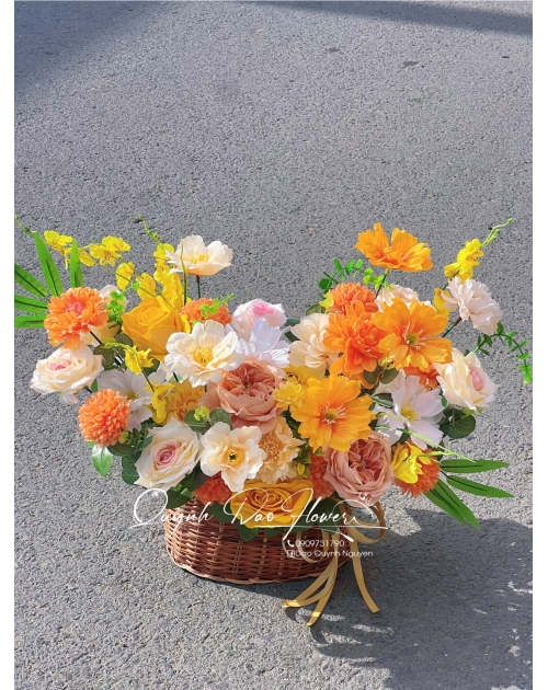 Giỏ hoa lụa màu vàng 