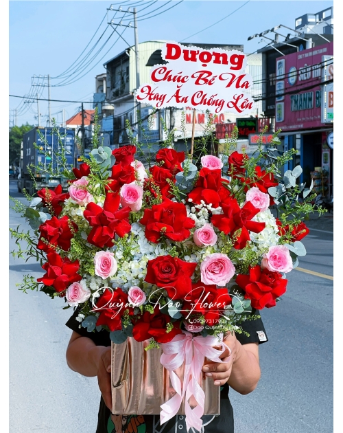 Giỏ hoa đỏ mix Cẩm Tú cầu 