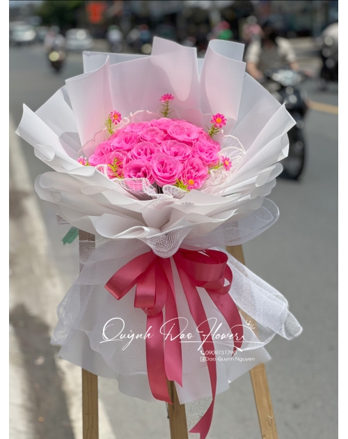 Bó hoa kim tuyến màu hồng tặng bạn thân 