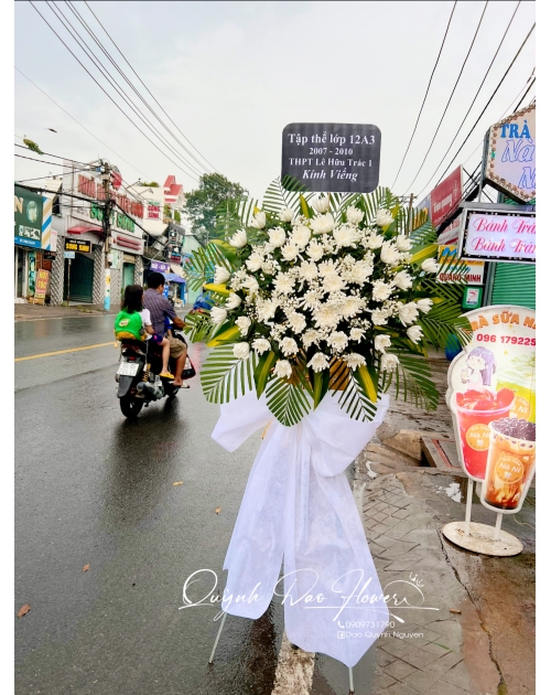 Kệ viếng 1 tầng hoa cúc trắng 