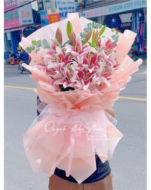 Bó hoa ly Hồng khổng lồ