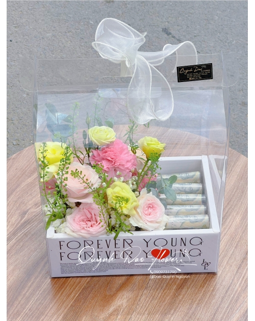Hộp hoa mix kèm tiền 