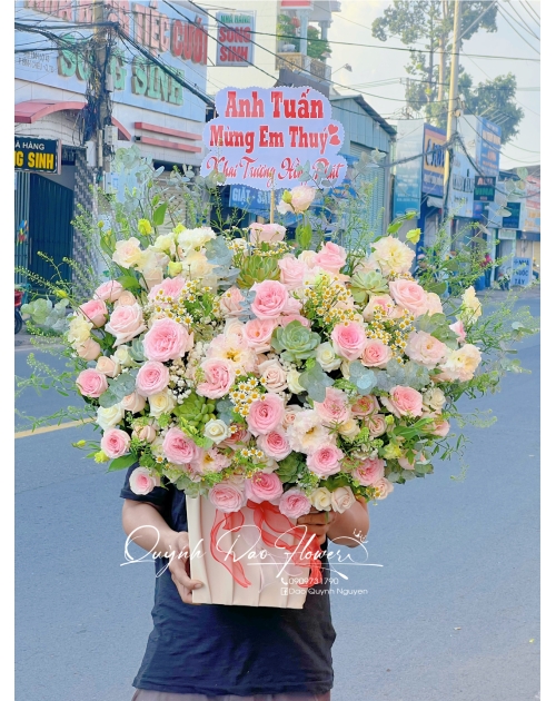 Giỏ hoa tặng khai Trương tone Hồng trắng 