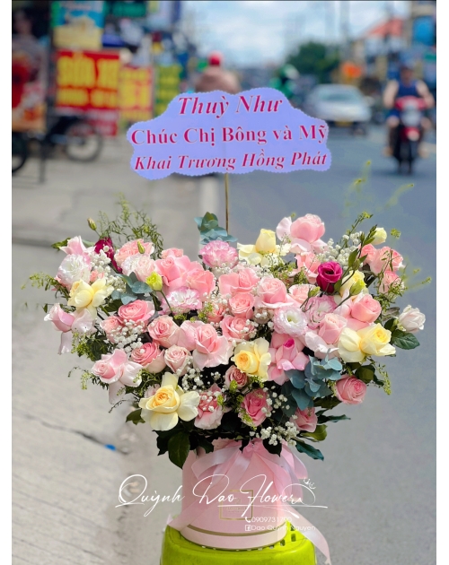 Giỏ hoa tone Hồng nhẹ nhàng 