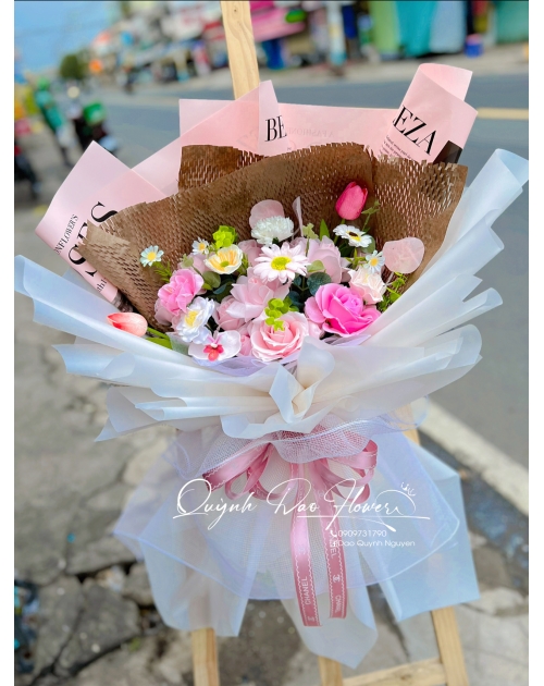 Bó hoa sáp mix màu hồng tặng tốt nghiệp 