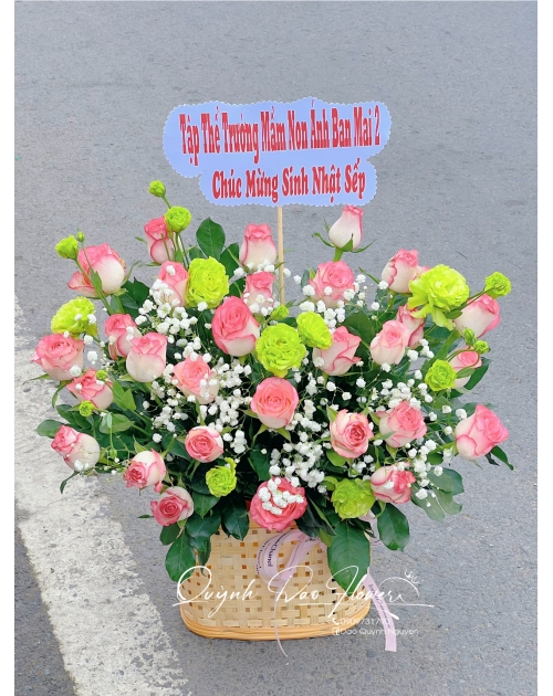 Giỏ hoa Hồng mix cát tường 