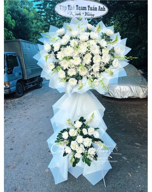 Kệ viếng gần bình Tân