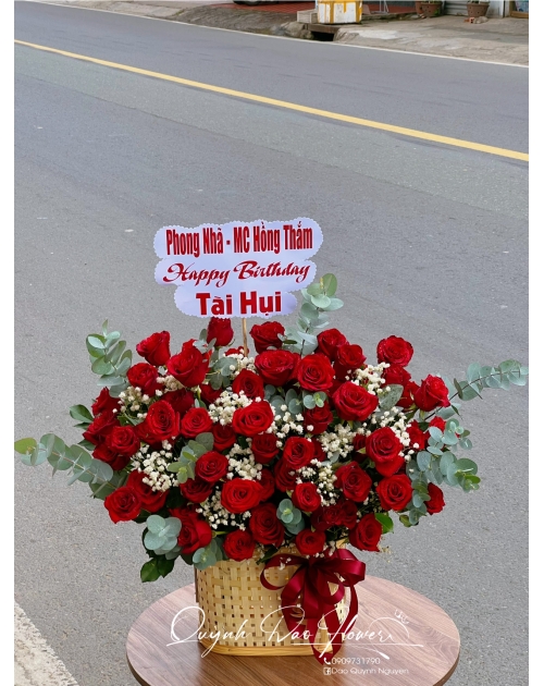Giỏ hoa hồng đỏ tặng sếp nữ