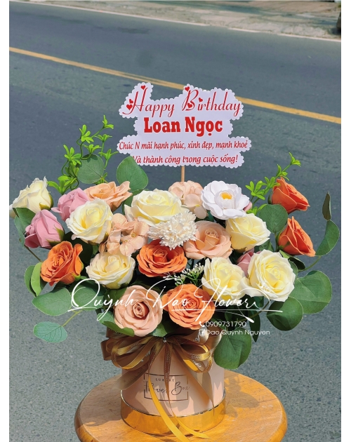 Giỏ hoa sáp nâu Tây 