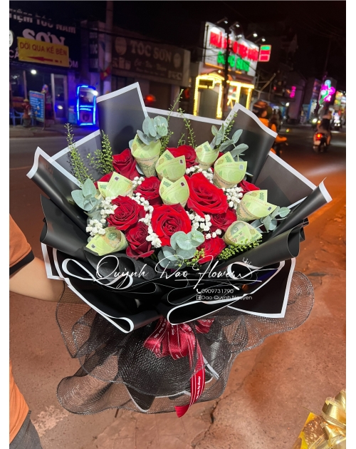 Bó hoa tiền tặng mẹ vợ