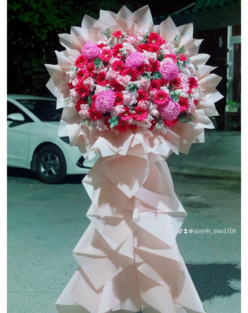 Kệ hoa khai trương màu Hồng 