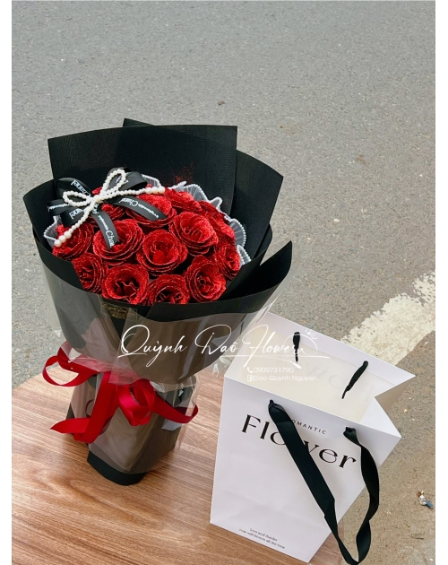 Bó hoa kim tuyến kèm túi sang trọng 