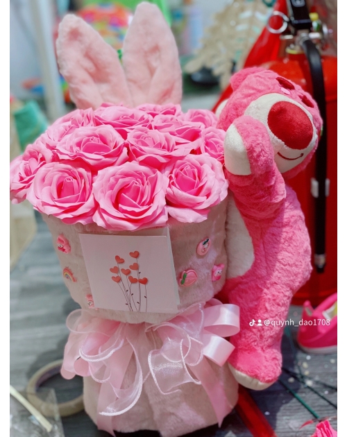 Bó hoa gấu dâu tai thỏ
