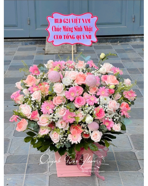 Giỏ hoa để bàn tặng cho sếp nữ