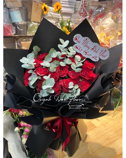 Bó hoa đỏ đen sang trọng 