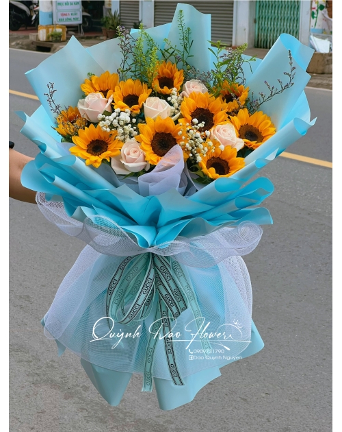 Hoa tốt nghiệp thạc sĩ