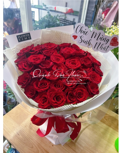 Bó hoa đỏ đơn giản